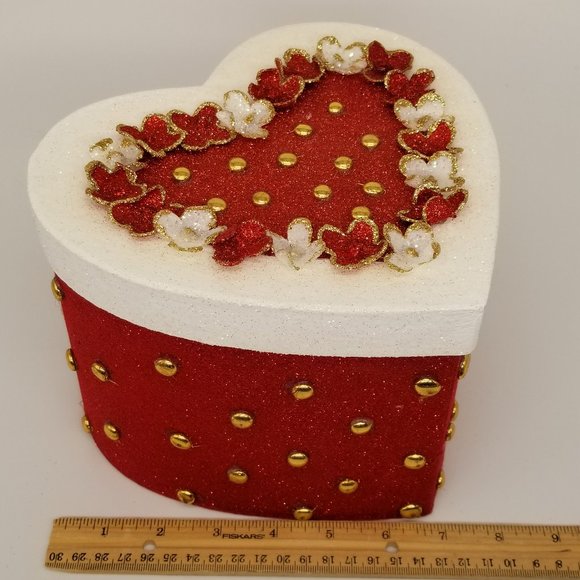 LARGE SPARKLY HEART GIFT BOX WITH GLITTER ROSES 8" - Picture 2 of 7